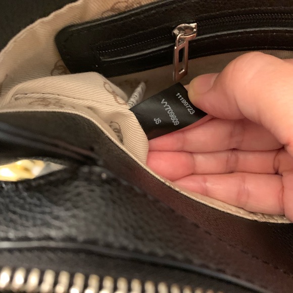 Guess Gabi satchel bag in good condition and clean preowned - Picture 3 of 12